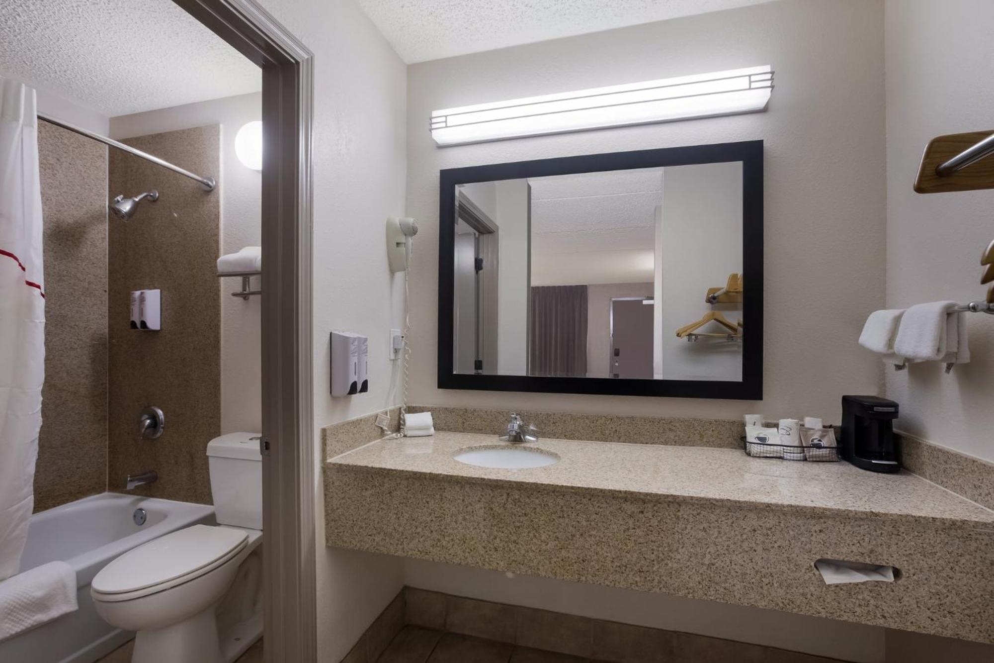 Red Roof Inn Atlanta Airport Ne Conley Bagian luar foto